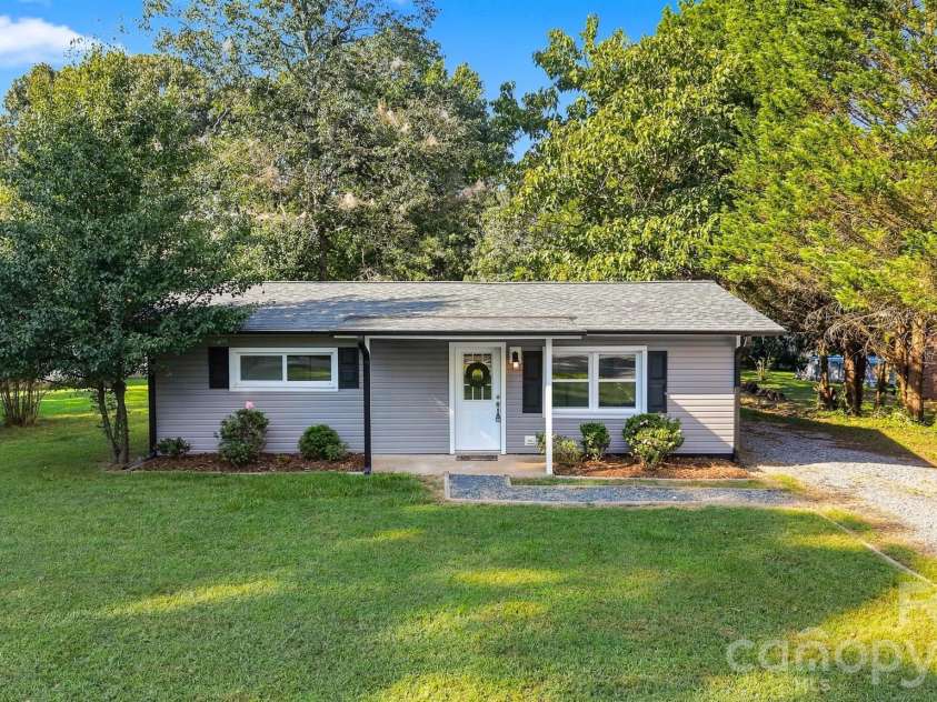 2938 11th Avenue, Hickory, NC 28602.  MLS# CAR4420993, YatesRealty ID 49865. 