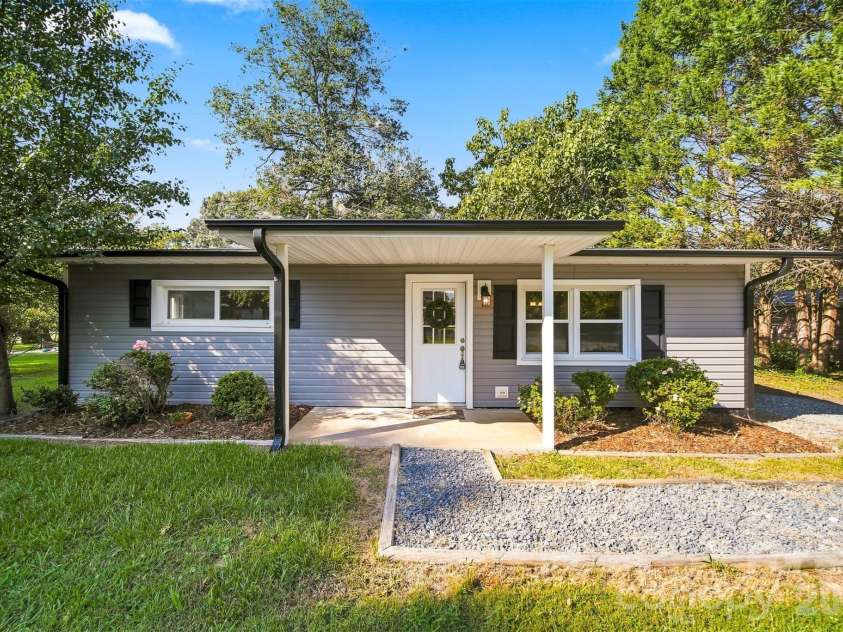 2938 11th Avenue, Hickory, NC 28602.  MLS# CAR4420993, YatesRealty ID 49865. 