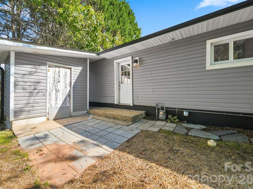 2938 11th Avenue, Hickory, NC 28602.  MLS# CAR4420993, YatesRealty ID 49865. 
