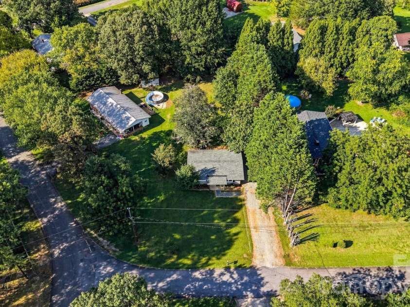 2938 11th Avenue, Hickory, NC 28602.  MLS# CAR4420993, YatesRealty ID 49865. 