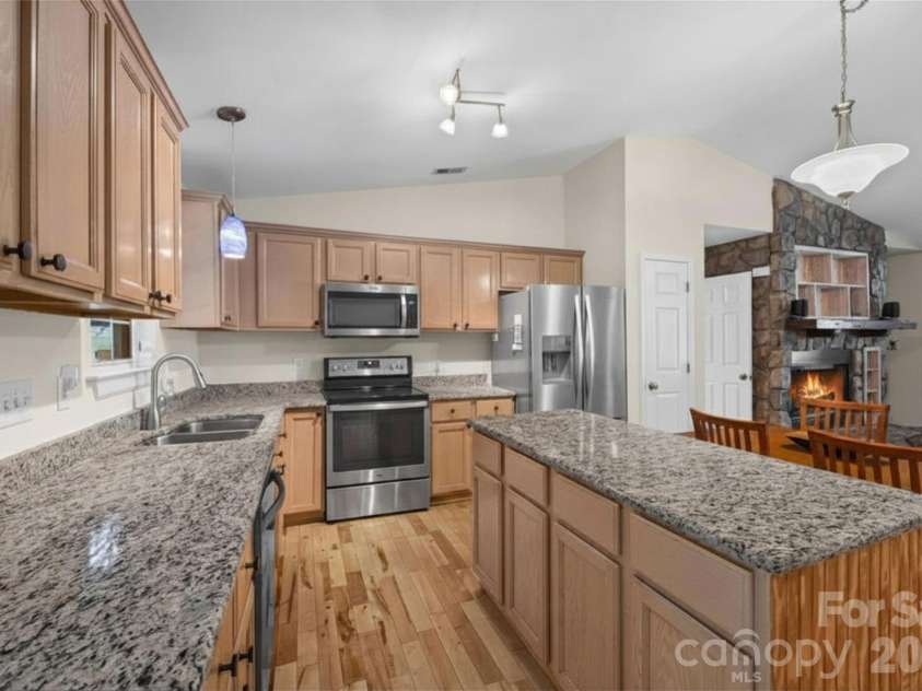 404 Sadie Drive, Matthews, NC 28105.  MLS# CAR4420775, YatesRealty ID 49866. 