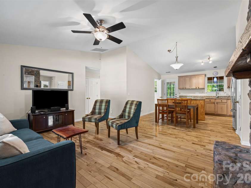 404 Sadie Drive, Matthews, NC 28105.  MLS# CAR4420775, YatesRealty ID 49866. And an open concept floor plan!