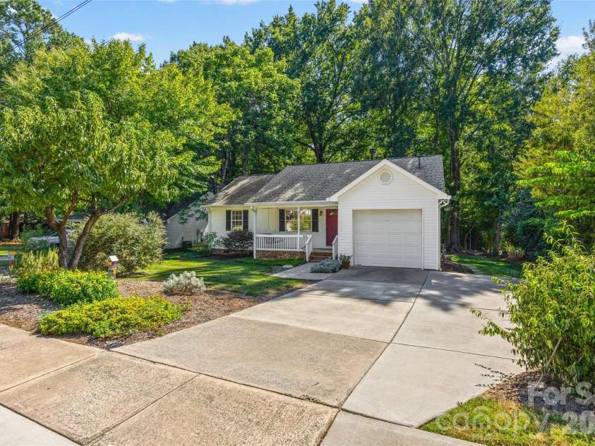 404 Sadie Drive, Matthews, NC 28105.  MLS# CAR4420775, YatesRealty ID 49866. Make this home