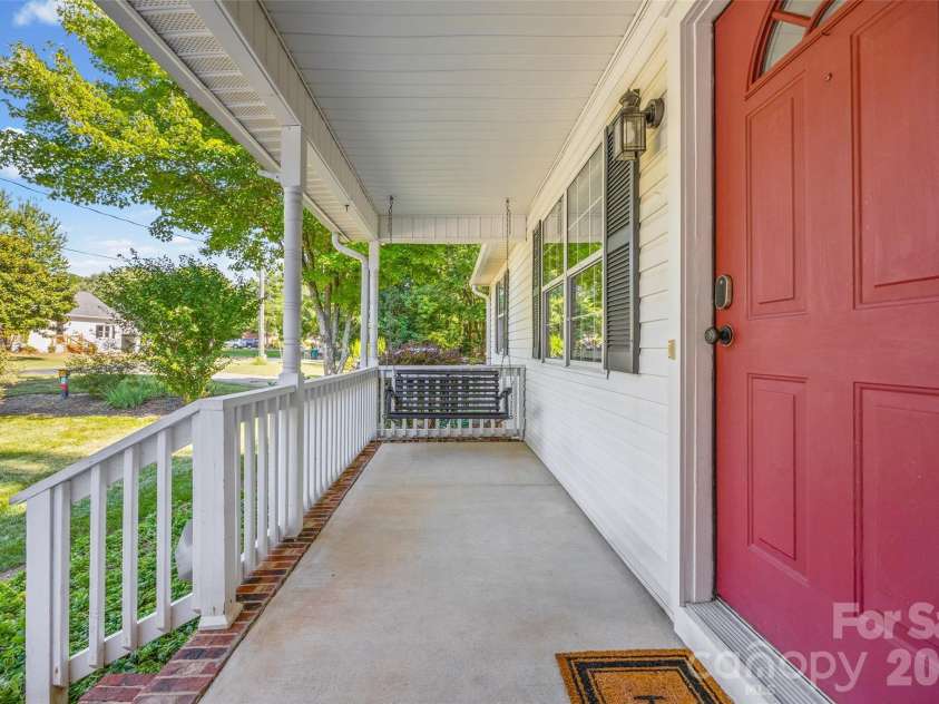 404 Sadie Drive, Matthews, NC 28105.  MLS# CAR4420775, YatesRealty ID 49866. With no HOA!