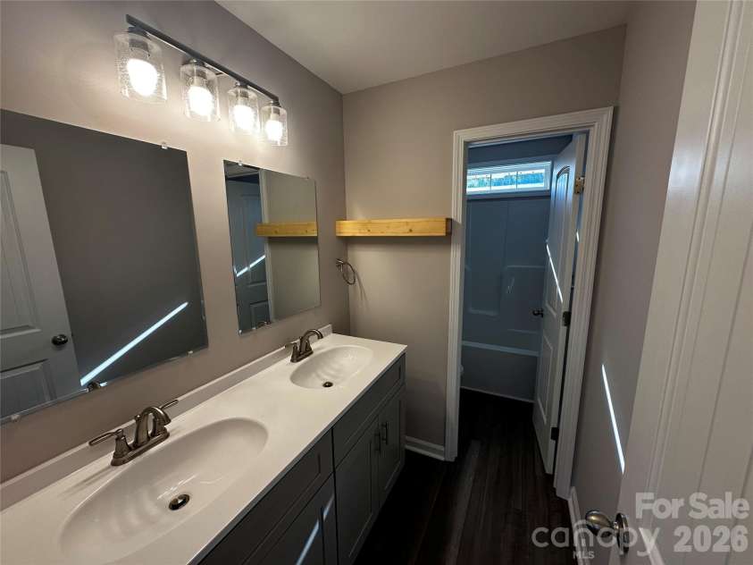 408 Elm Street, Pageland, SC 29728.  MLS# CAR4422110, YatesRealty ID 49867. 2nd floor full bathrooom