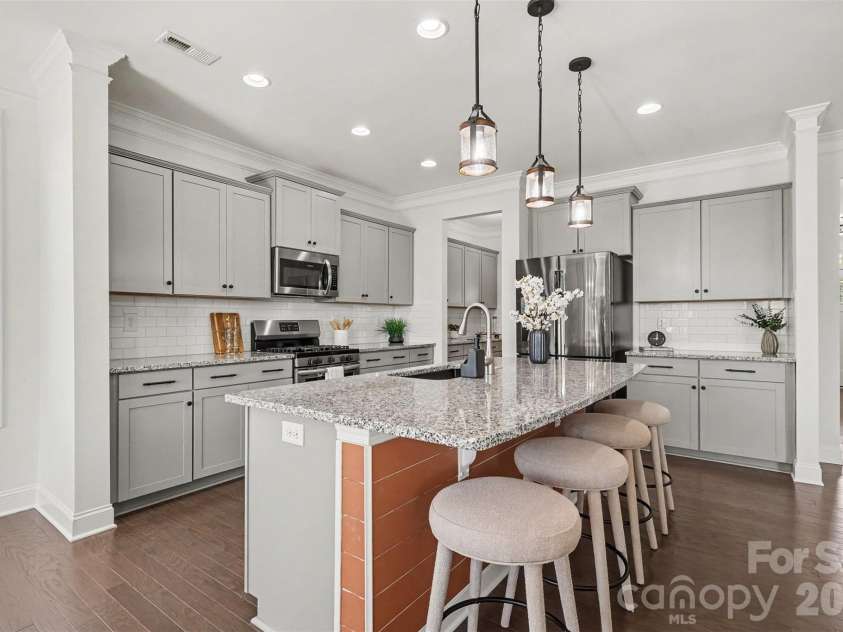 125 Chance Road, Mooresville, NC 28115.  MLS# CAR4420381, YatesRealty ID 49869. Large kitchen