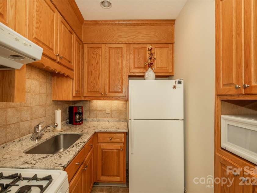 1244 Windover Drive, Brevard, NC 28712.  MLS# CAR4169991, YatesRealty ID 4987. Apartment Kitchen