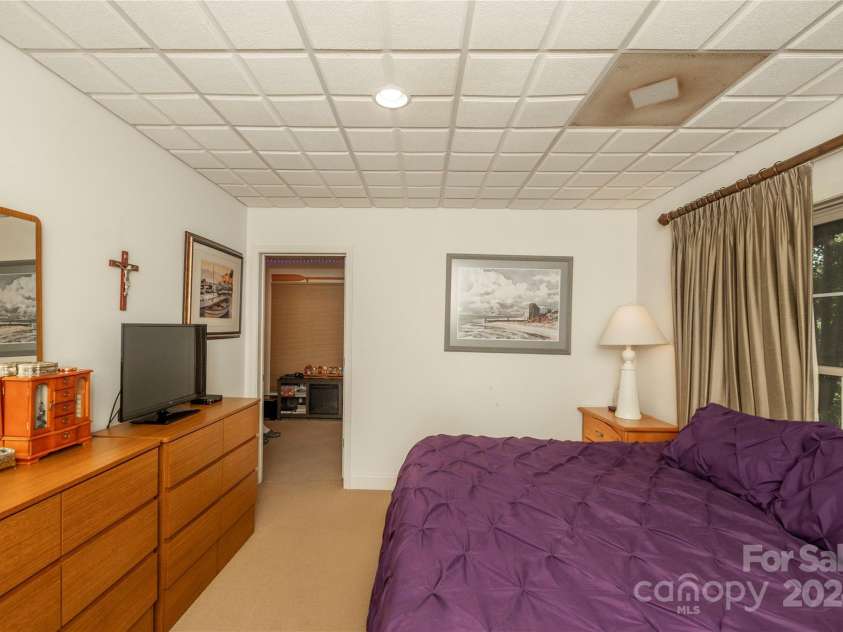 1244 Windover Drive, Brevard, NC 28712.  MLS# CAR4169991, YatesRealty ID 4987. Bedroom in Basement