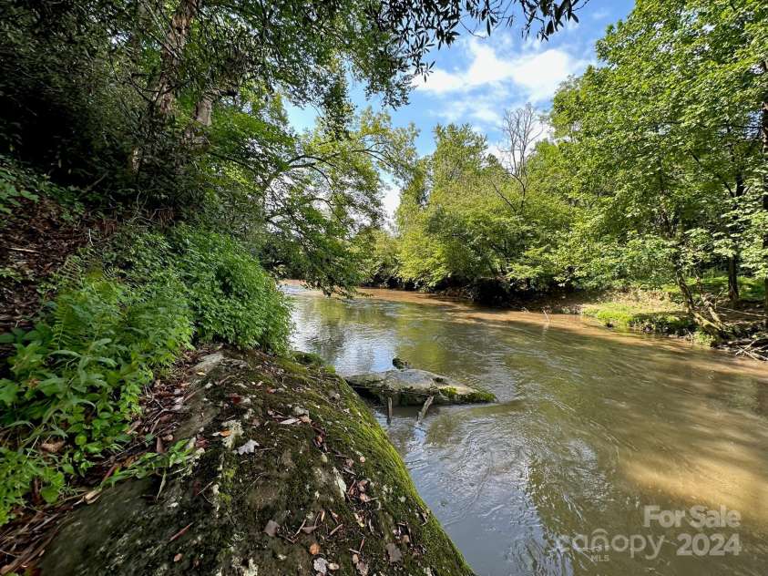 1244 Windover Drive, Brevard, NC 28712.  MLS# CAR4169991, YatesRealty ID 4987. French Broad River