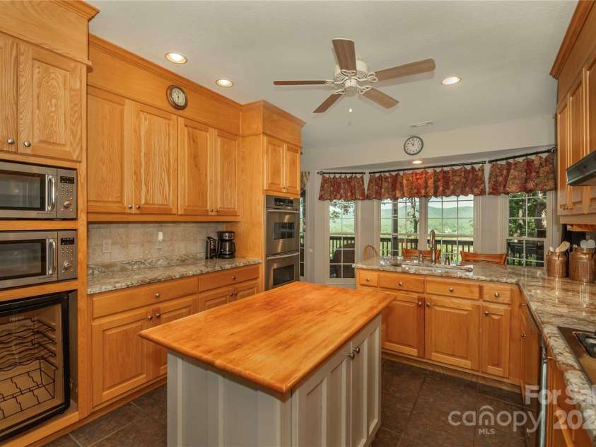 1244 Windover Drive, Brevard, NC 28712.  MLS# CAR4169991, YatesRealty ID 4987. Main Kitchen