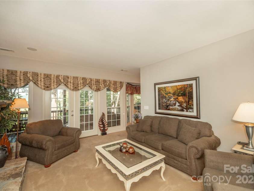1244 Windover Drive, Brevard, NC 28712.  MLS# CAR4169991, YatesRealty ID 4987. Main Living Room