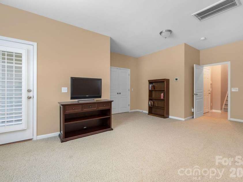 11194 Bridgewater Drive, Huntersville, NC 28078.  MLS# CAR4422691, YatesRealty ID 49870. 