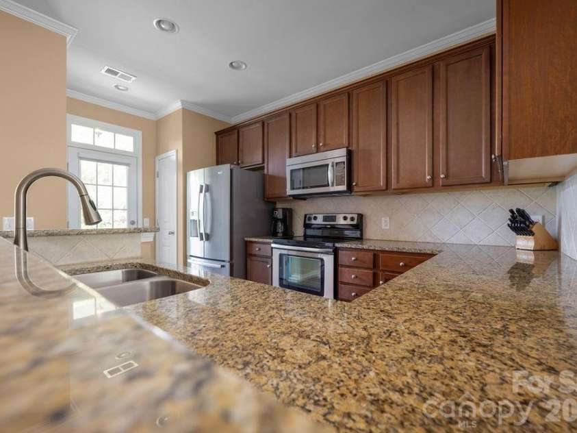 11194 Bridgewater Drive, Huntersville, NC 28078.  MLS# CAR4422691, YatesRealty ID 49870. 