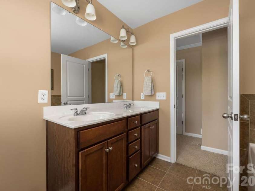 11194 Bridgewater Drive, Huntersville, NC 28078.  MLS# CAR4422691, YatesRealty ID 49870. 