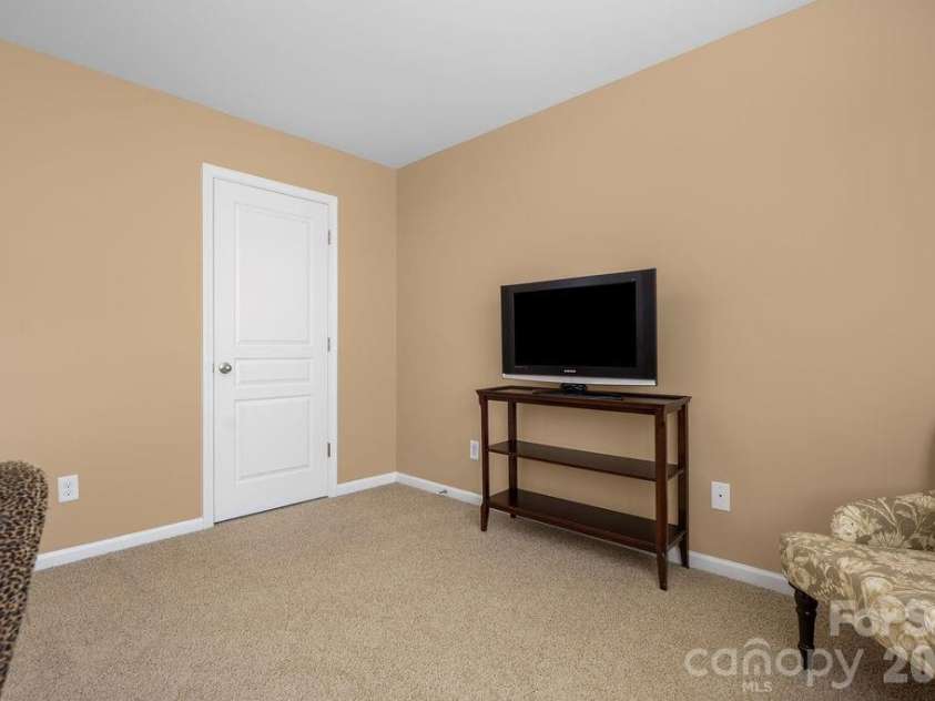 11194 Bridgewater Drive, Huntersville, NC 28078.  MLS# CAR4422691, YatesRealty ID 49870. 