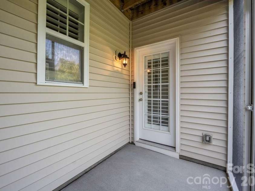 11194 Bridgewater Drive, Huntersville, NC 28078.  MLS# CAR4422691, YatesRealty ID 49870. 