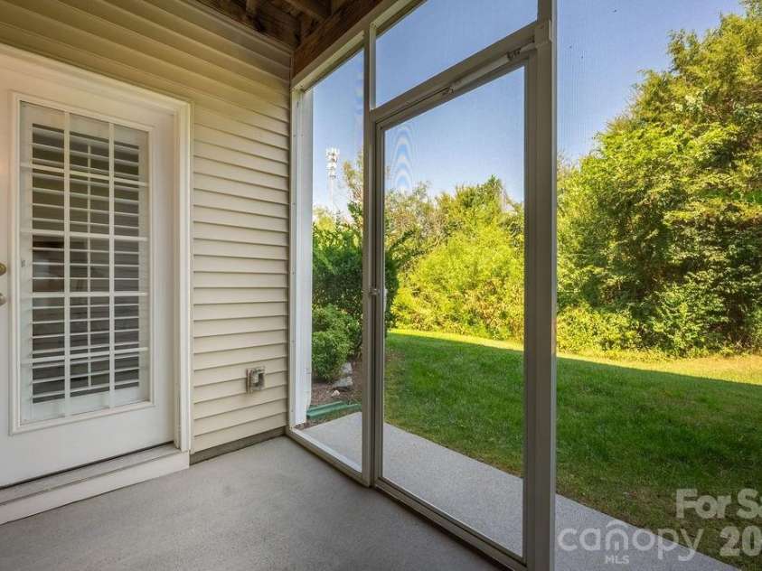 11194 Bridgewater Drive, Huntersville, NC 28078.  MLS# CAR4422691, YatesRealty ID 49870. 
