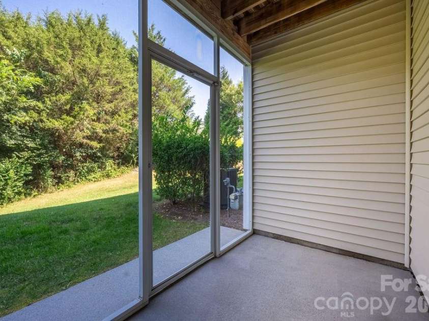 11194 Bridgewater Drive, Huntersville, NC 28078.  MLS# CAR4422691, YatesRealty ID 49870. 