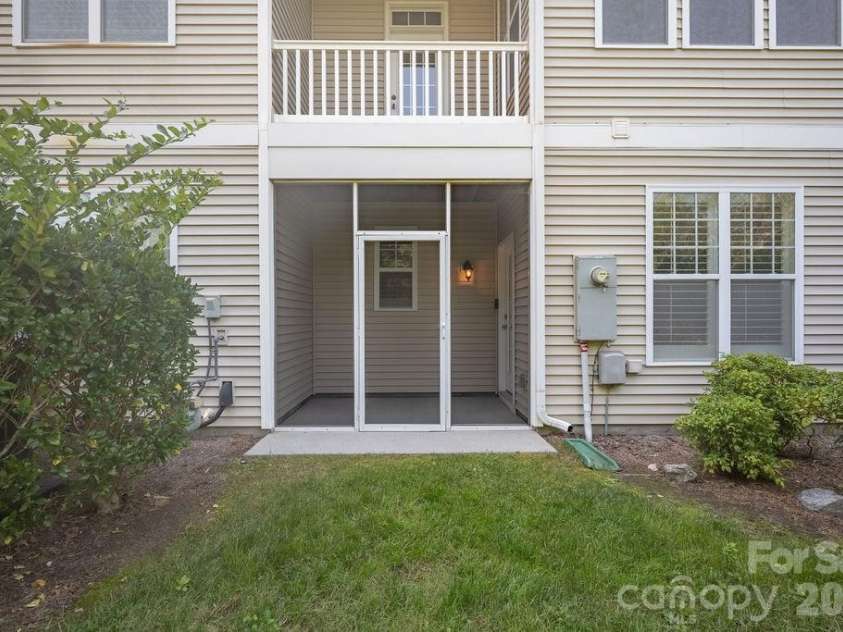 11194 Bridgewater Drive, Huntersville, NC 28078.  MLS# CAR4422691, YatesRealty ID 49870. 