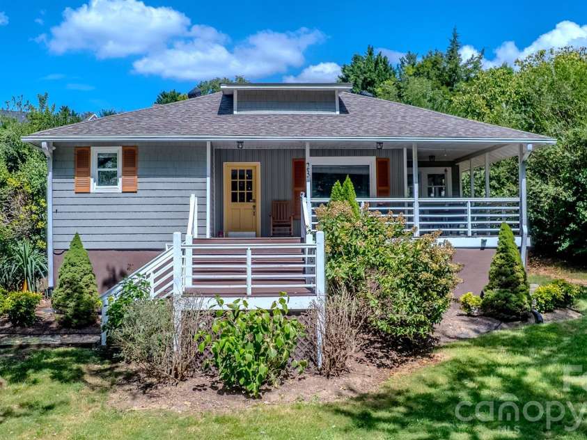 23 Maxwell Road, Asheville, NC 28805.  MLS# CAR4421518, YatesRealty ID 49871. 