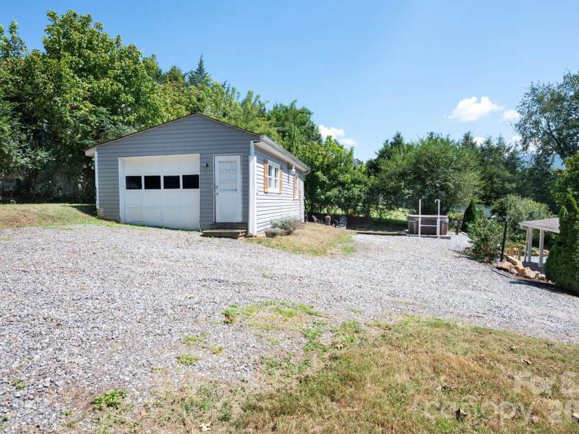 23 Maxwell Road, Asheville, NC 28805.  MLS# CAR4421518, YatesRealty ID 49871. Detached Garage with Electricity