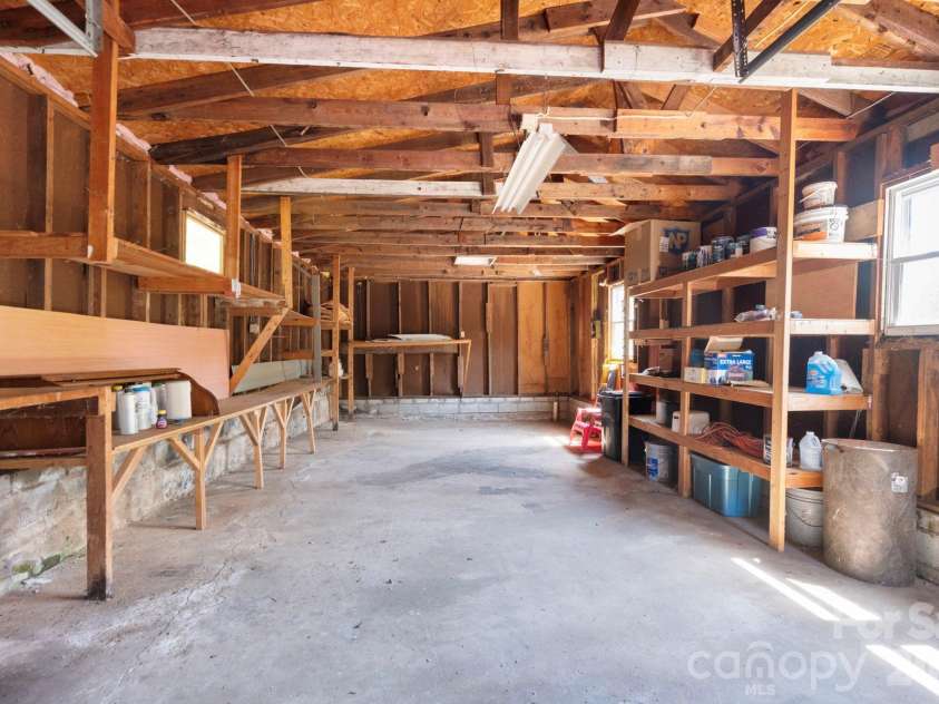 23 Maxwell Road, Asheville, NC 28805.  MLS# CAR4421518, YatesRealty ID 49871. Detached Garage with Electricity