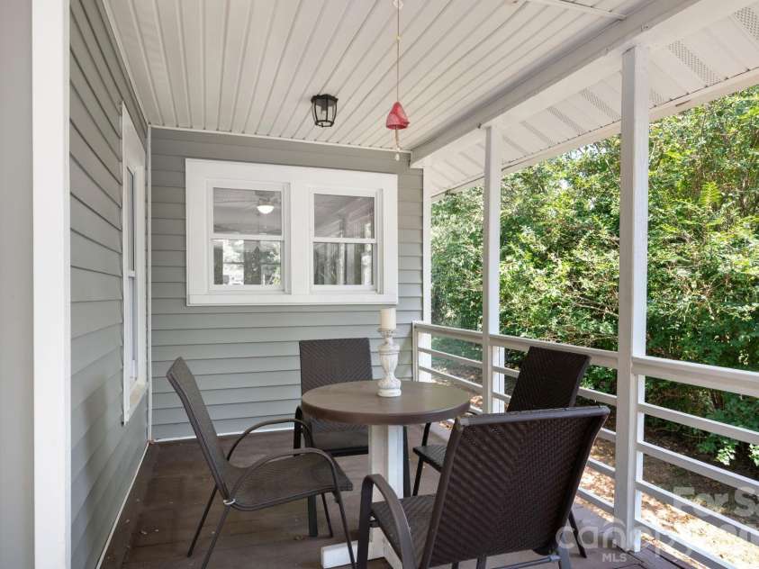 23 Maxwell Road, Asheville, NC 28805.  MLS# CAR4421518, YatesRealty ID 49871. Front Porch Dining
