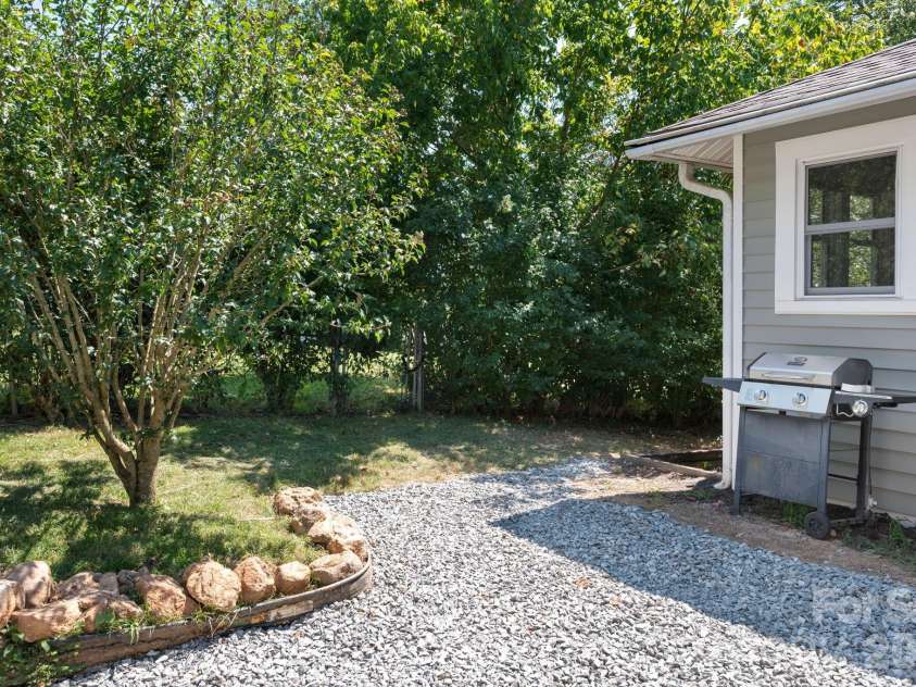 23 Maxwell Road, Asheville, NC 28805.  MLS# CAR4421518, YatesRealty ID 49871. Grilling Area