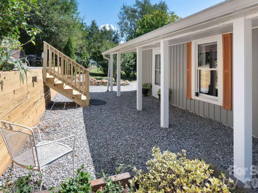 23 Maxwell Road, Asheville, NC 28805.  MLS# CAR4421518, YatesRealty ID 49871. New Front Posts