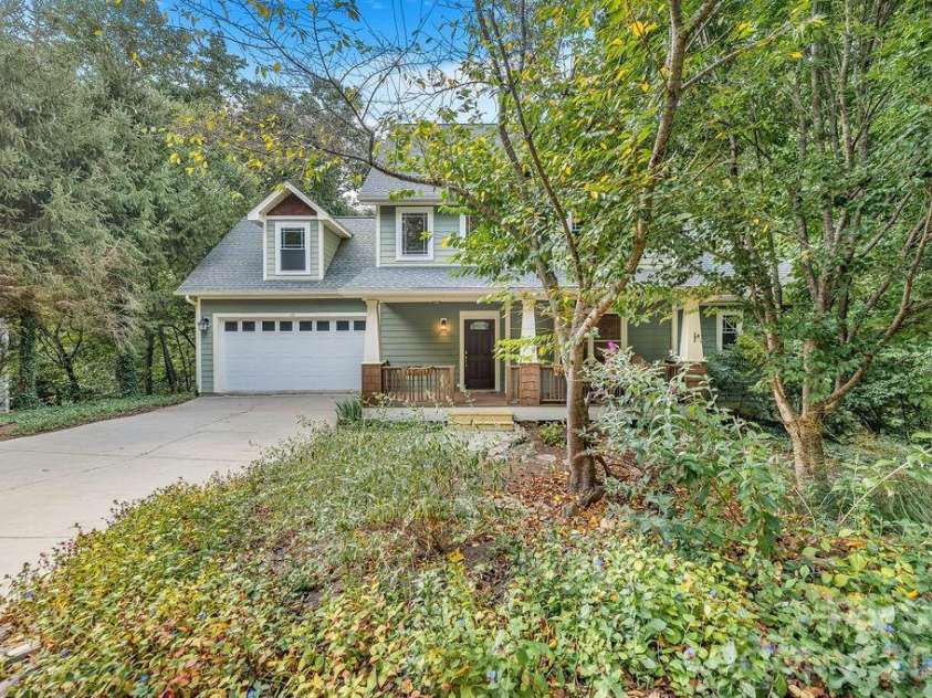 151 Hillside Drive, Swannanoa, NC 28778.  MLS# CAR4418957, YatesRealty ID 49872. 