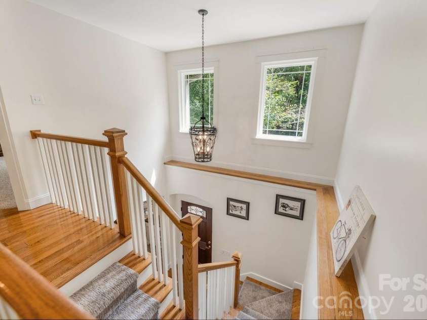 151 Hillside Drive, Swannanoa, NC 28778.  MLS# CAR4418957, YatesRealty ID 49872. Beautiful Southern Light