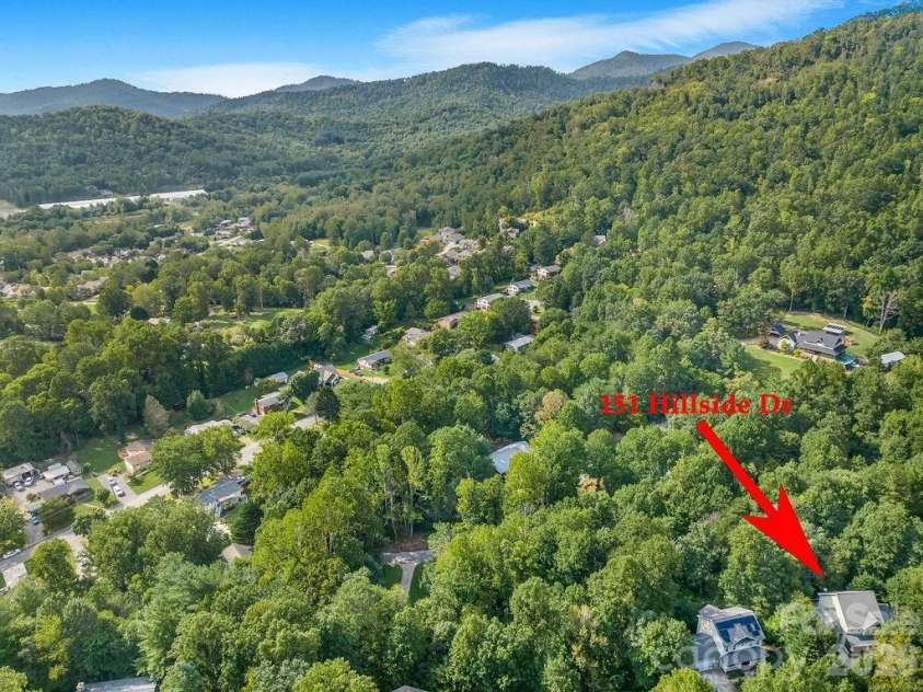 151 Hillside Drive, Swannanoa, NC 28778.  MLS# CAR4418957, YatesRealty ID 49872. Beautiful Swannnanoa!