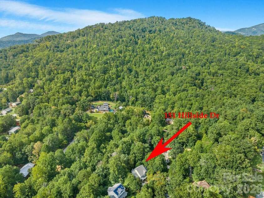 151 Hillside Drive, Swannanoa, NC 28778.  MLS# CAR4418957, YatesRealty ID 49872. Beautiful Swannnanoa!