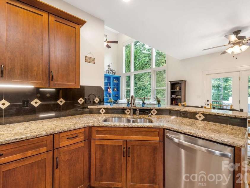 151 Hillside Drive, Swannanoa, NC 28778.  MLS# CAR4418957, YatesRealty ID 49872. Kitchen