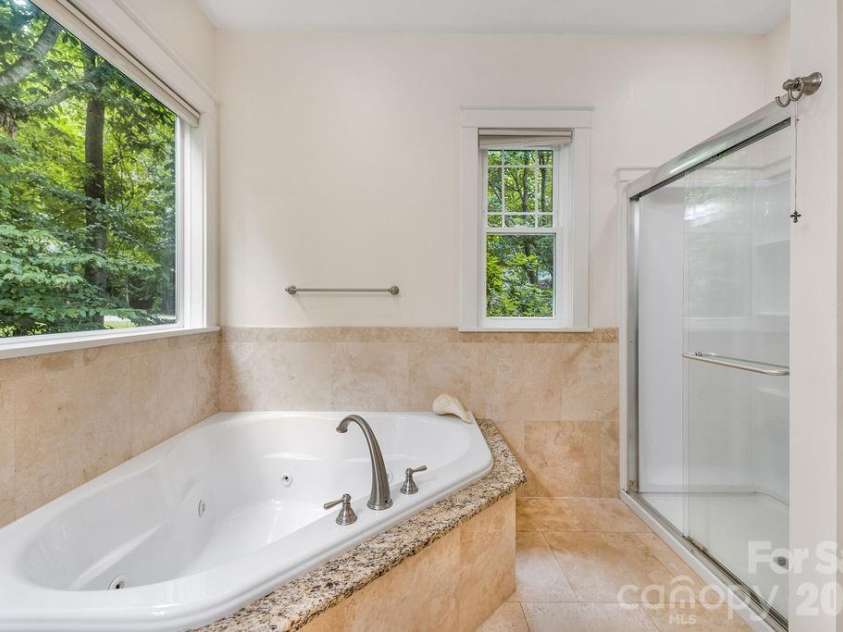 151 Hillside Drive, Swannanoa, NC 28778.  MLS# CAR4418957, YatesRealty ID 49872. Large Soaking Tub