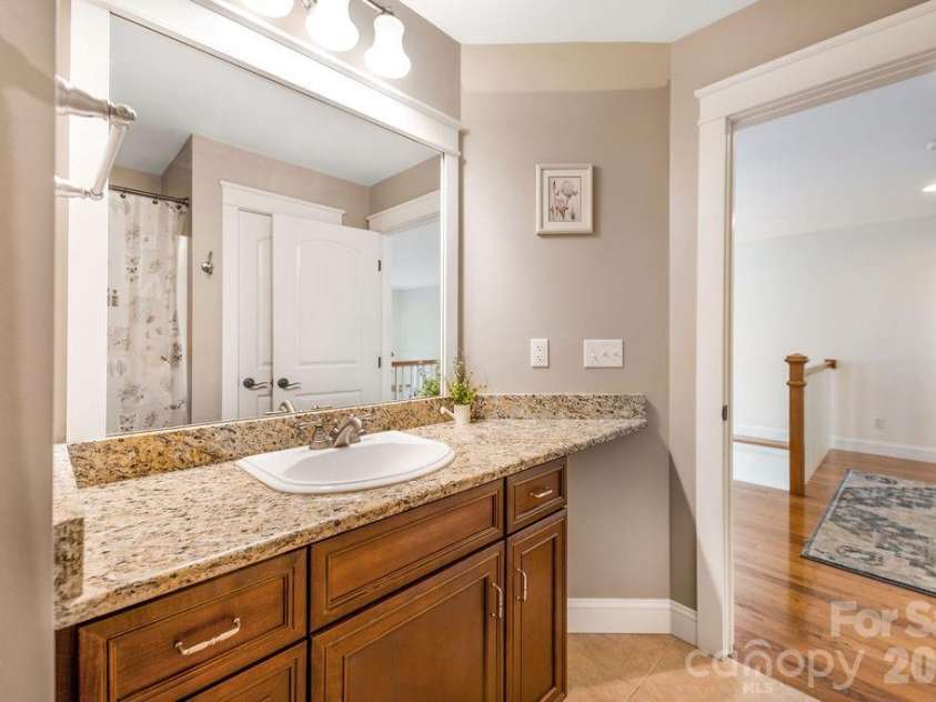 151 Hillside Drive, Swannanoa, NC 28778.  MLS# CAR4418957, YatesRealty ID 49872. Upstairs Full Bathroom