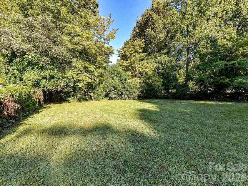 5726 Sharon Road, Charlotte, NC 28210.  MLS# CAR4422801, YatesRealty ID 49873. Back Yard
