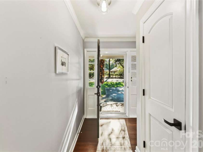 5726 Sharon Road, Charlotte, NC 28210.  MLS# CAR4422801, YatesRealty ID 49873. Foyer