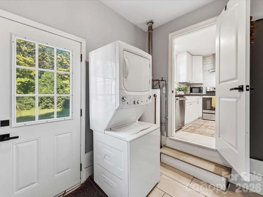 5726 Sharon Road, Charlotte, NC 28210.  MLS# CAR4422801, YatesRealty ID 49873. Laundry Room