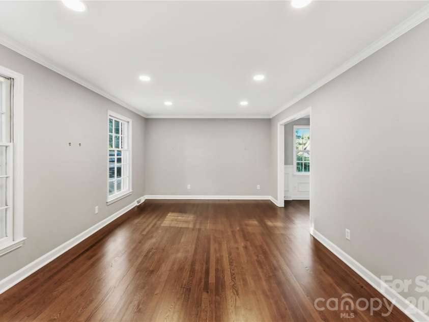 5726 Sharon Road, Charlotte, NC 28210.  MLS# CAR4422801, YatesRealty ID 49873. Living Room