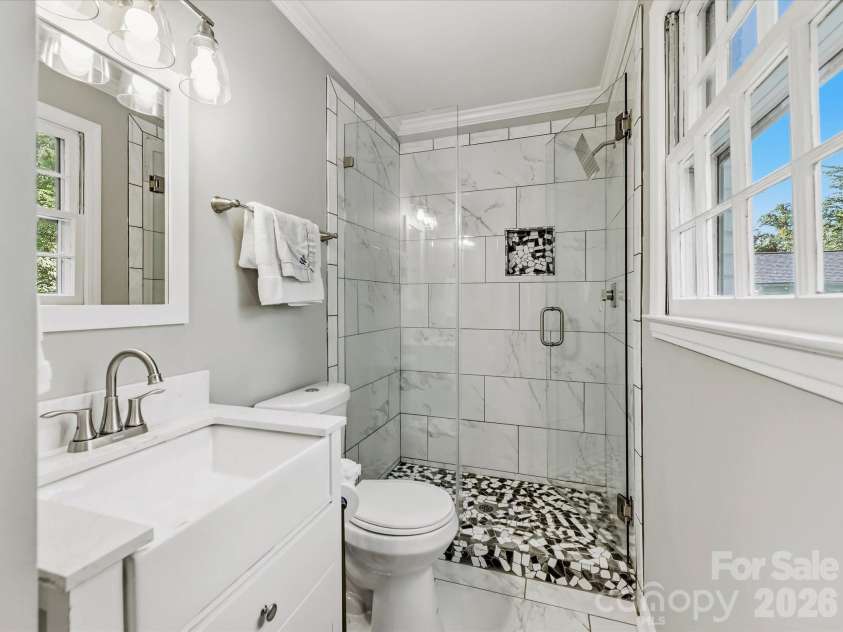 5726 Sharon Road, Charlotte, NC 28210.  MLS# CAR4422801, YatesRealty ID 49873. Primary Bathroom