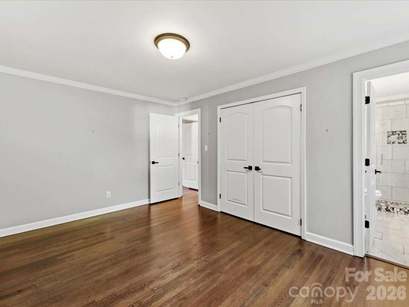 5726 Sharon Road, Charlotte, NC 28210.  MLS# CAR4422801, YatesRealty ID 49873. Primary Bedroom
