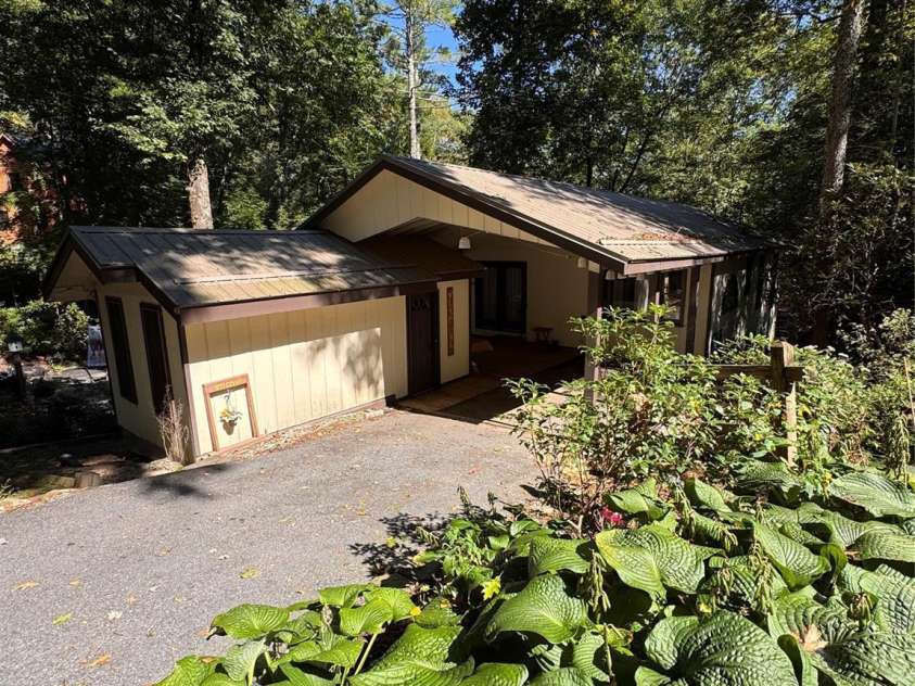 488 Hemlock Loop, Newland, NC 28657.  MLS# CAR4422923, YatesRealty ID 49875. 
