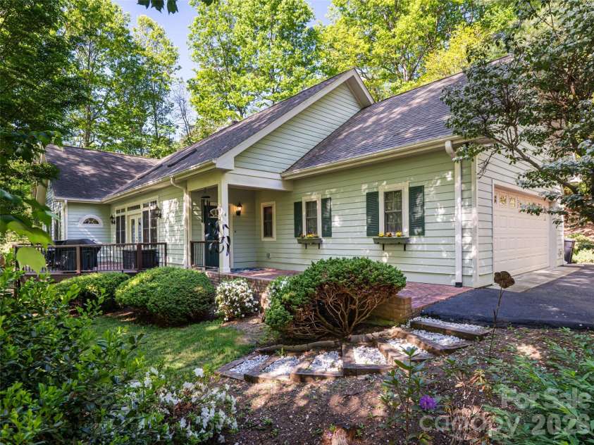 4 Dogwood Glen Circle, Etowah, NC 28729.  MLS# CAR4423039, YatesRealty ID 49877. 