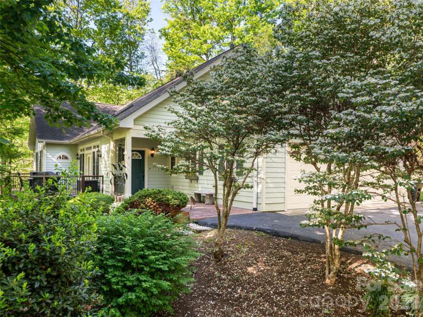 4 Dogwood Glen Circle, Etowah, NC 28729.  MLS# CAR4423039, YatesRealty ID 49877. 