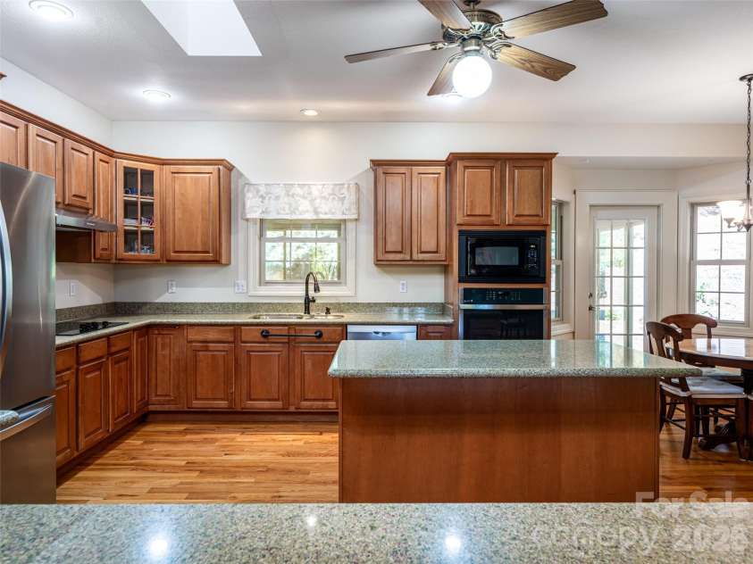 4 Dogwood Glen Circle, Etowah, NC 28729.  MLS# CAR4423039, YatesRealty ID 49877. 