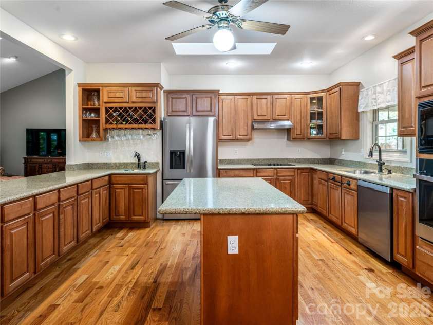 4 Dogwood Glen Circle, Etowah, NC 28729.  MLS# CAR4423039, YatesRealty ID 49877. 