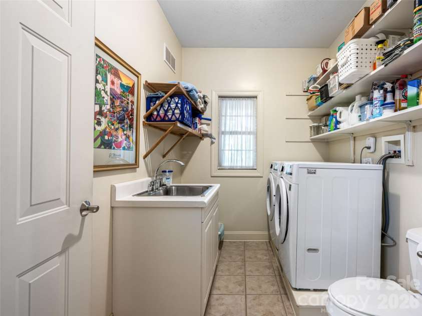 4 Dogwood Glen Circle, Etowah, NC 28729.  MLS# CAR4423039, YatesRealty ID 49877. 