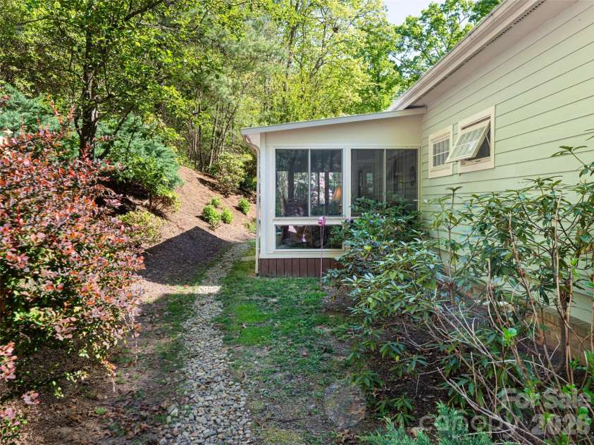 4 Dogwood Glen Circle, Etowah, NC 28729.  MLS# CAR4423039, YatesRealty ID 49877. 