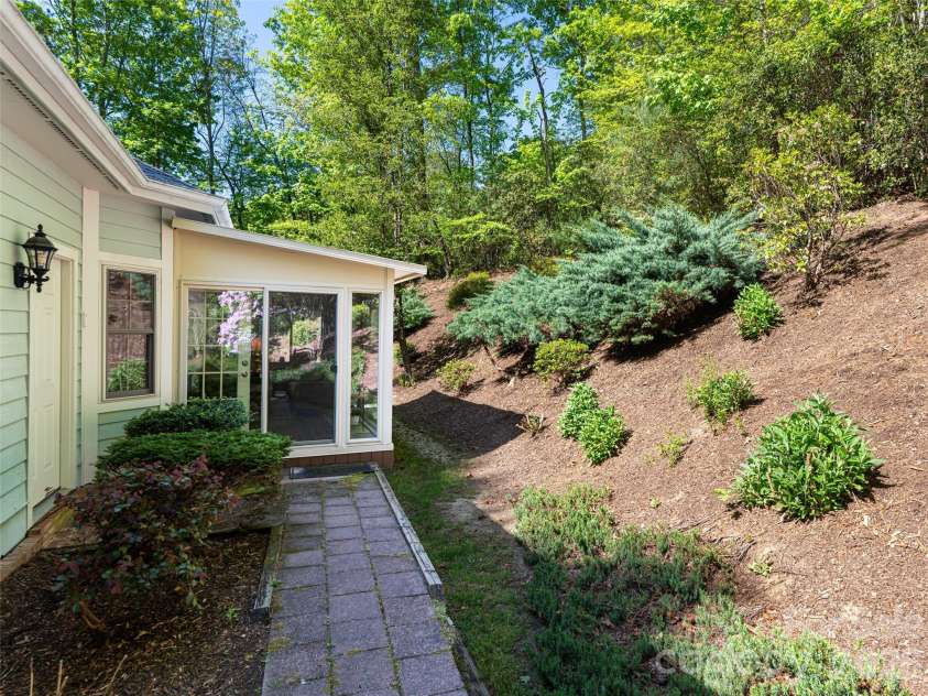 4 Dogwood Glen Circle, Etowah, NC 28729.  MLS# CAR4423039, YatesRealty ID 49877. 